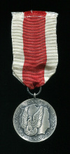 Серебряная медаль "За заслуги при защите страны". Польша