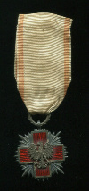Почетный знак «Польского Красного Креста» II степени.